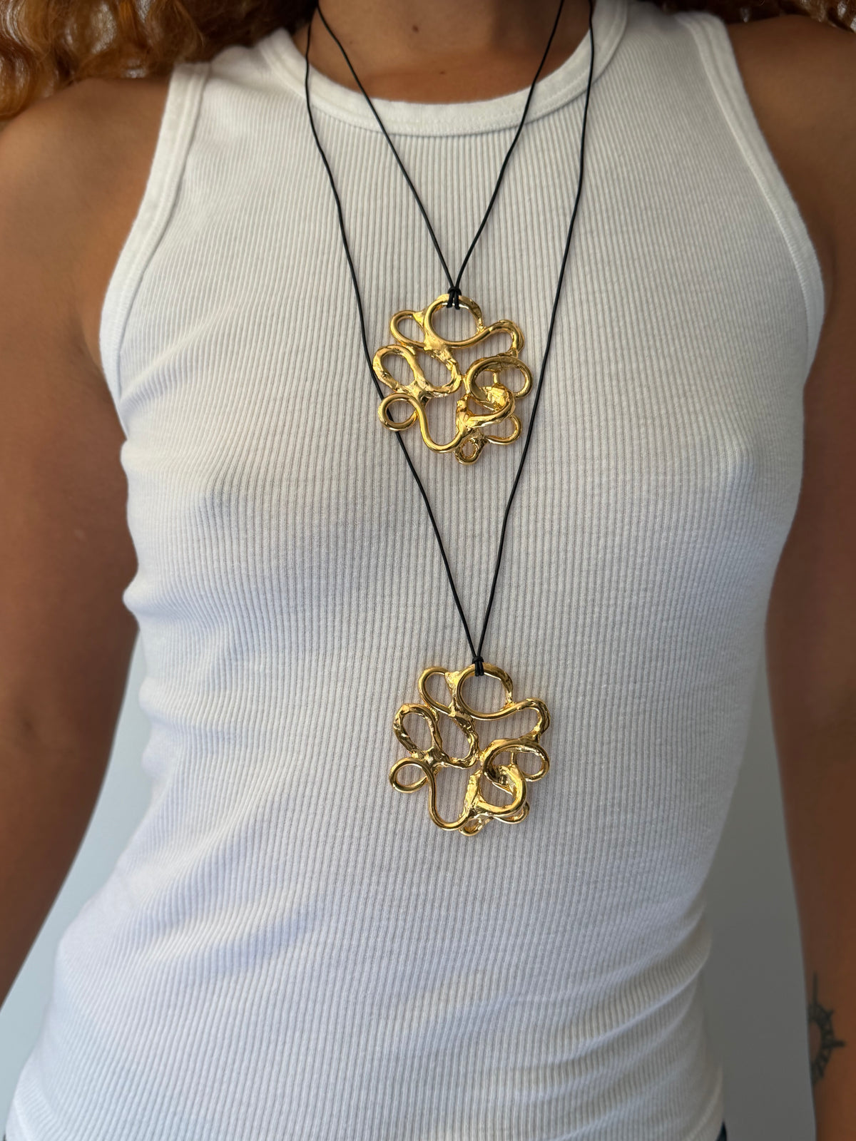 YNES single pendant necklace